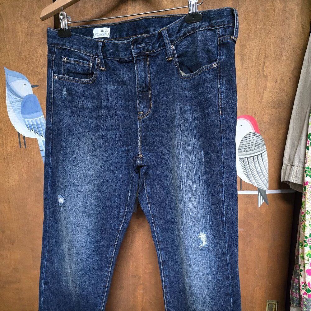 Women's GAP Sexy Boyfriend distressed  Jeans size 31/12R